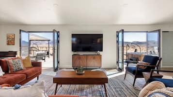 Smart-TV, fotballspill og bordtennis