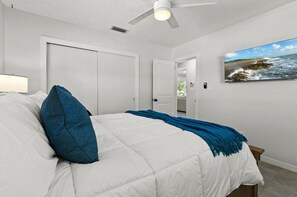 3 室のベッドルーム、デスク、アイロン / アイロン台、WiFi (無料)