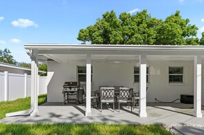 屋外ダイニングエリア