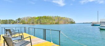 LakeLanier, Luxury, Lakefront, Boating, Hot Tube, Games, Family, Friends, Hiking