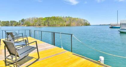 LakeLanier, Luxury, Lakefront, Boating, Hot Tube, Games, Family, Friends, Hiking