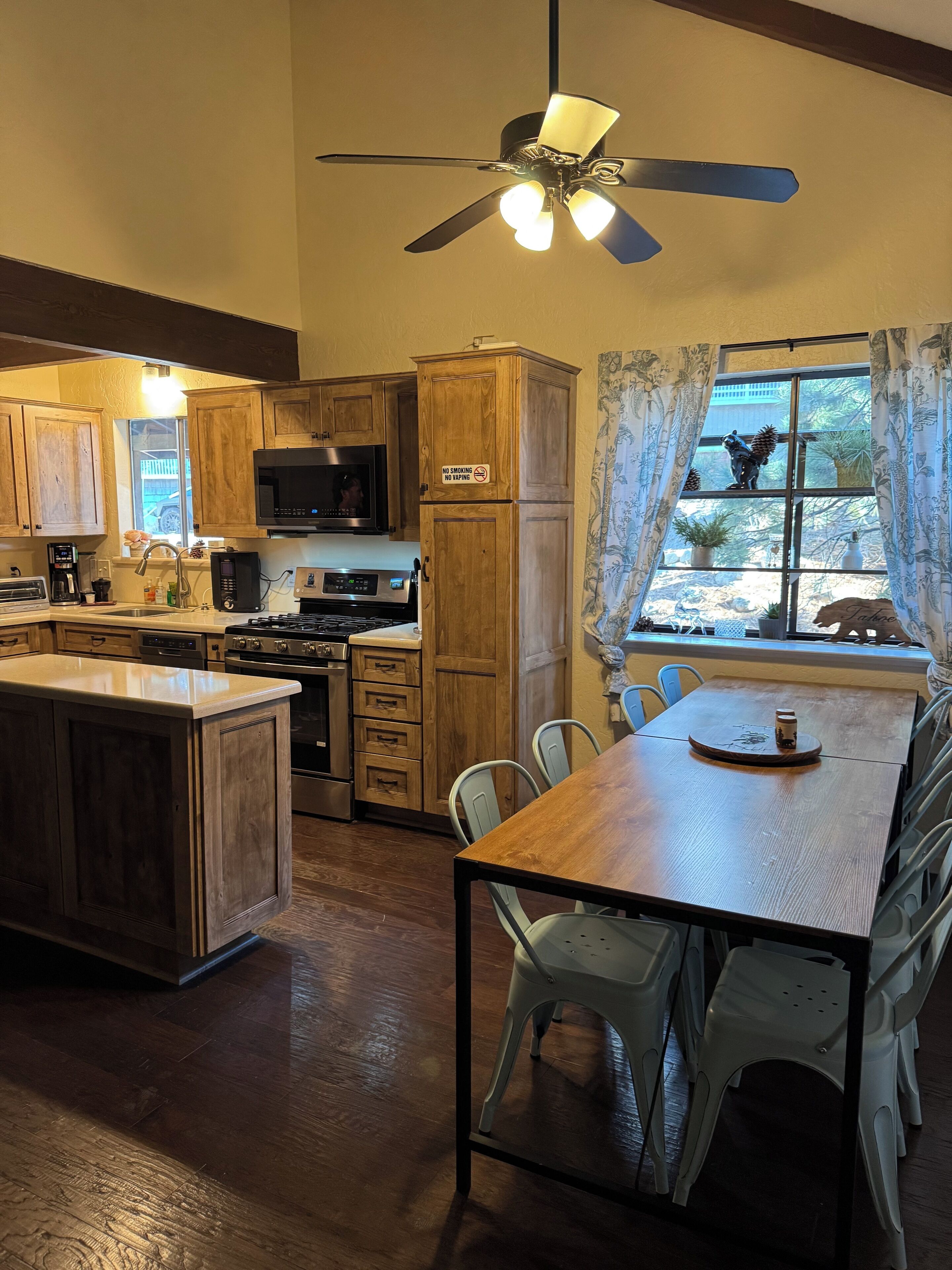 雪櫃、微波爐、焗爐、爐具