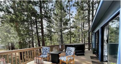 Cozy Home at Heavenly Ski Resoirt + 5 min to CasinosPrivate Hot Tub/Pet Friendly