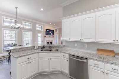 Tranquil 4-bedroom spacious home in charming Huntsville