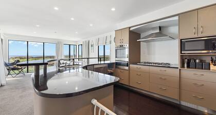 Beachfront Paradise - Papamoa Beach Holiday Home