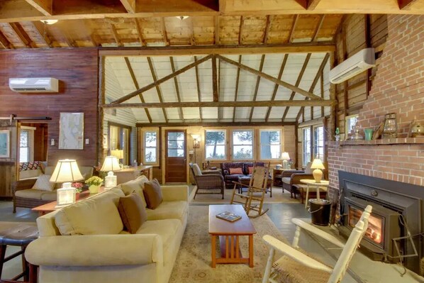 Smart TV, fireplace, books