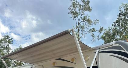 Cozy RV in Wonderful Jacksonville with WiFi, AC, near shopping, zoo, airport.