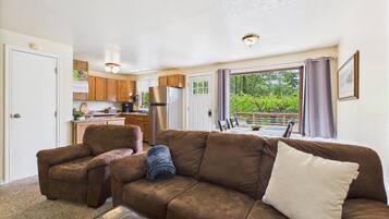 تلفزيون ذكي، مدفأة، كُتُب