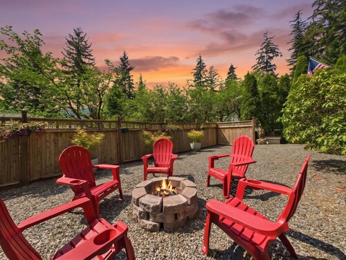 Treetop Retreat w/ Fire Pit