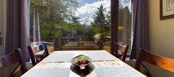 Treetop Retreat w/ Fire Pit