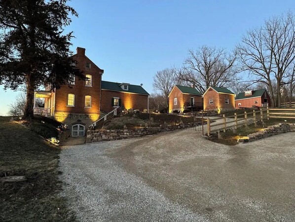 Exterior - Brick Cellar Estate (Hermann)