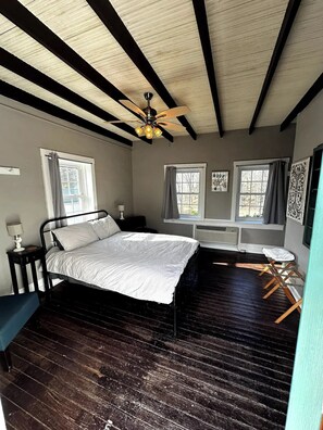 6 bedrooms, WiFi, bed sheets - Brick Cellar Estate (Hermann)