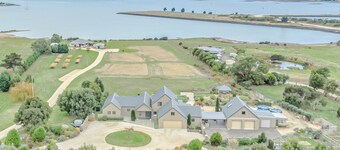 Chateau Clarence & Petite Chateau Luxurious Waterfront Retreat