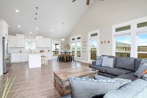 TV - 3 Bdr/3 Bth, King Bed, No Fees (Bolivar Peninsula)