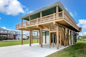 Exterior - 3 Bdr/3 Bth, King Bed, No Fees (Bolivar Peninsula)
