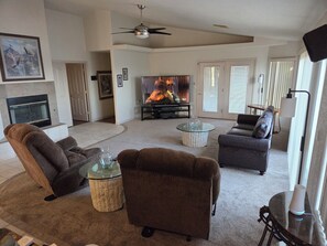 TV, fireplace