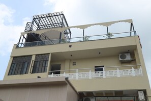 Fachada de la propiedad