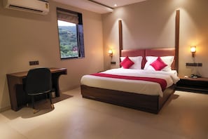 Luxury Room, Mountain View - Jaipur Qila-Boutique Hotel and Roof Cafe (Jaipur)