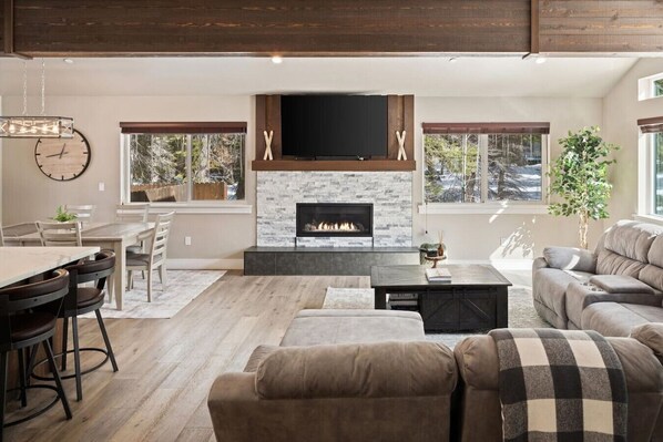 TV, fireplace