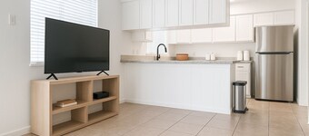 Cozy 1-bedroom condo in terrific Bakersfield with WiFi, AC