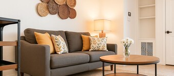 Cozy 1-bedroom condo in terrific Bakersfield with WiFi, AC