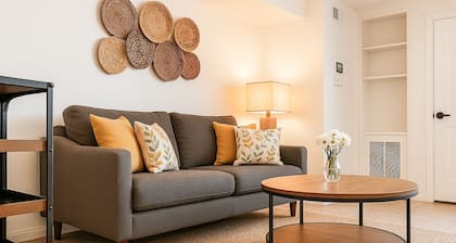 Cozy 1-bedroom condo in terrific Bakersfield with WiFi, AC