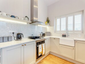 Dishwasher, cookware/dishes/utensils