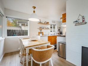 Fridge, microwave, oven, stovetop - BBH 7570, Where family memories are made! (Birch Bay)