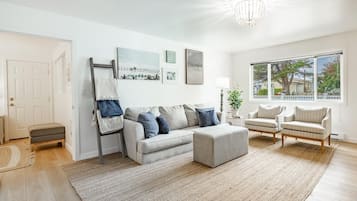 Smart TV, fireplace, DVD player