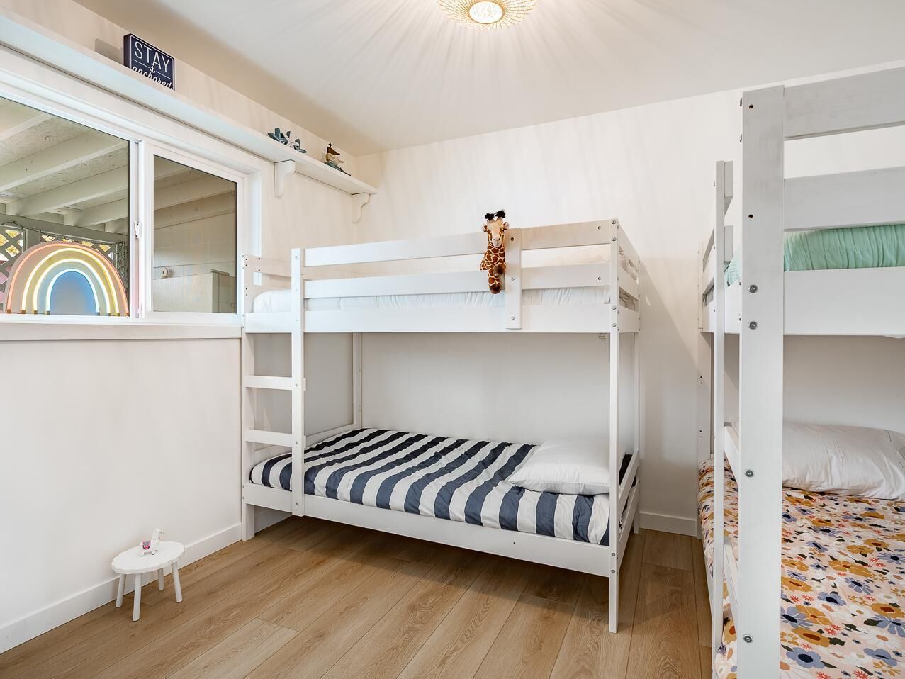 3 soverom, skrivebord, strykejern/-brett og wi-fi (inkludert)