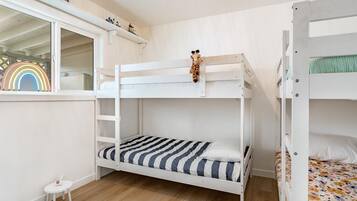 3 bedrooms, desk, iron/ironing board, free WiFi