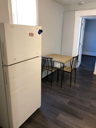 Private 2-bedroom with free parking and direct bus to NYC Manhattan only 2 blocks away