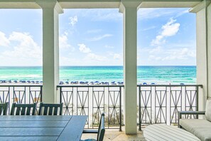 Outdoor dining - Peace of Paradise*Beachfront Luxury*Remodeled*Pool*Beach Gears*Elevator*3 Patios (Miramar Beach)
