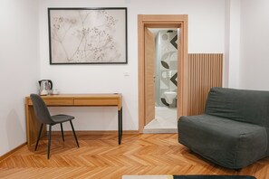 Classic Triple Room | Living area | 42-inch Smart TV with digital channels - Fera (Belgrade)