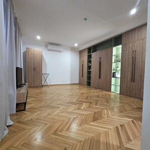 Minibar, desk, blackout curtains, soundproofing - Fera (Belgrade)