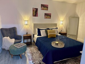 1 bedroom, free WiFi, bed sheets - Coconut River Escape: Your 1-Bedroom Retreat Steps from Dining & Near the Beach! (Naples)