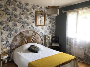 4 bedrooms, iron/ironing board, free WiFi