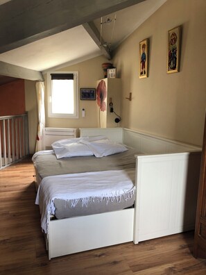 4 chambres, fer et planche à repasser, Wi-Fi gratuit