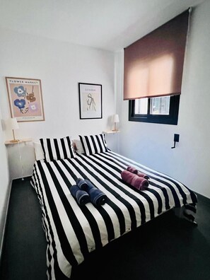 2 makuuhuonetta, työpöytä, silitysrauta/-lauta, ilmainen Wi-Fi