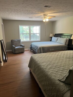 4 bedrooms, iron/ironing board, free WiFi, bed sheets