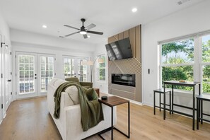 Smart-tv en een open haard