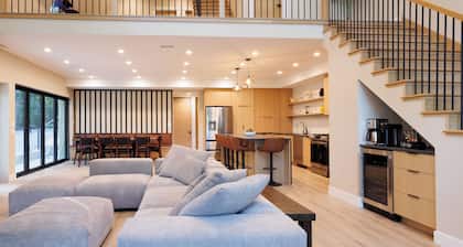 Modern A-Frame Lake Cabin w/ Pickleball Ct.4Bd 3Ba
