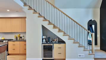 Kylskåp, mikrovågsugn, ugn och spishäll