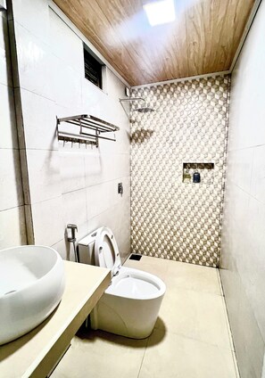 Free toiletries, hair dryer, towels, soap - Holiday Home Dhiffushi (Dhiffushi)