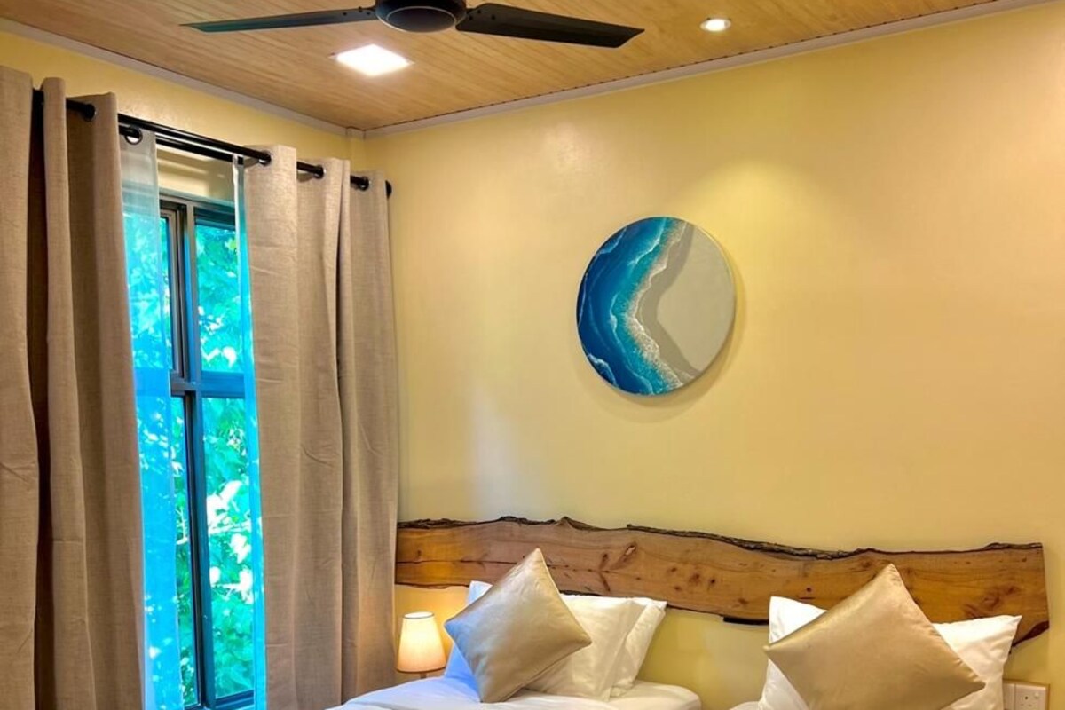 DELUXE FAMILY ROOM
