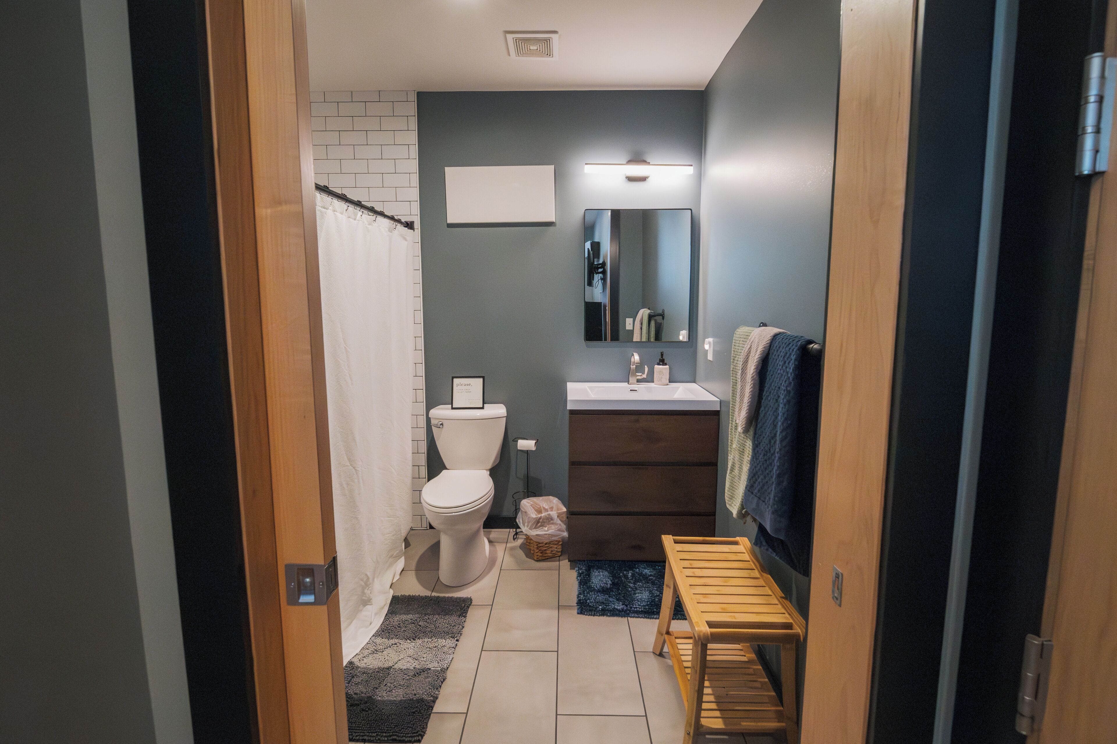 Sèche-cheveux, serviettes fournies