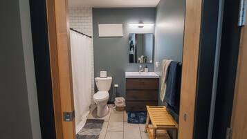 SĂšche-cheveux, serviettes fournies