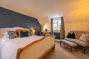 4 عدّة غرف نوم ومكواة/لوح كي وخدمة الإنترنت وملاءات أسرّة