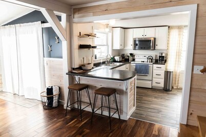 *New Listing* Charming, Year Round Lake Front Camp