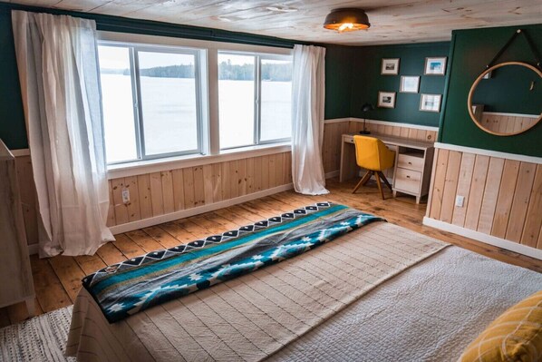4 bedrooms, desk, travel cot, free WiFi